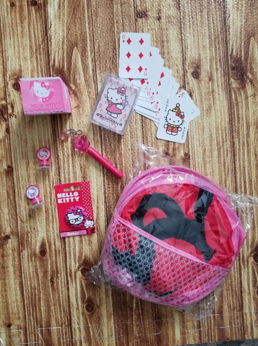Sanrio Hello Kitty Bundle Mini Playing Cards Pop-up Hamper Stationery Set